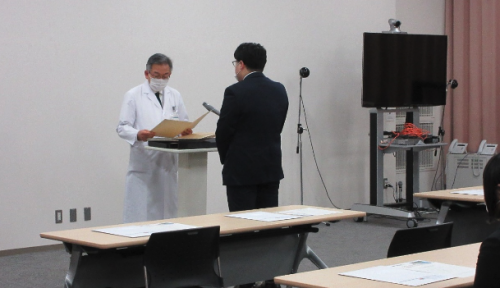 令和２年度　卒後臨床研修修了賞授与式を行いました。